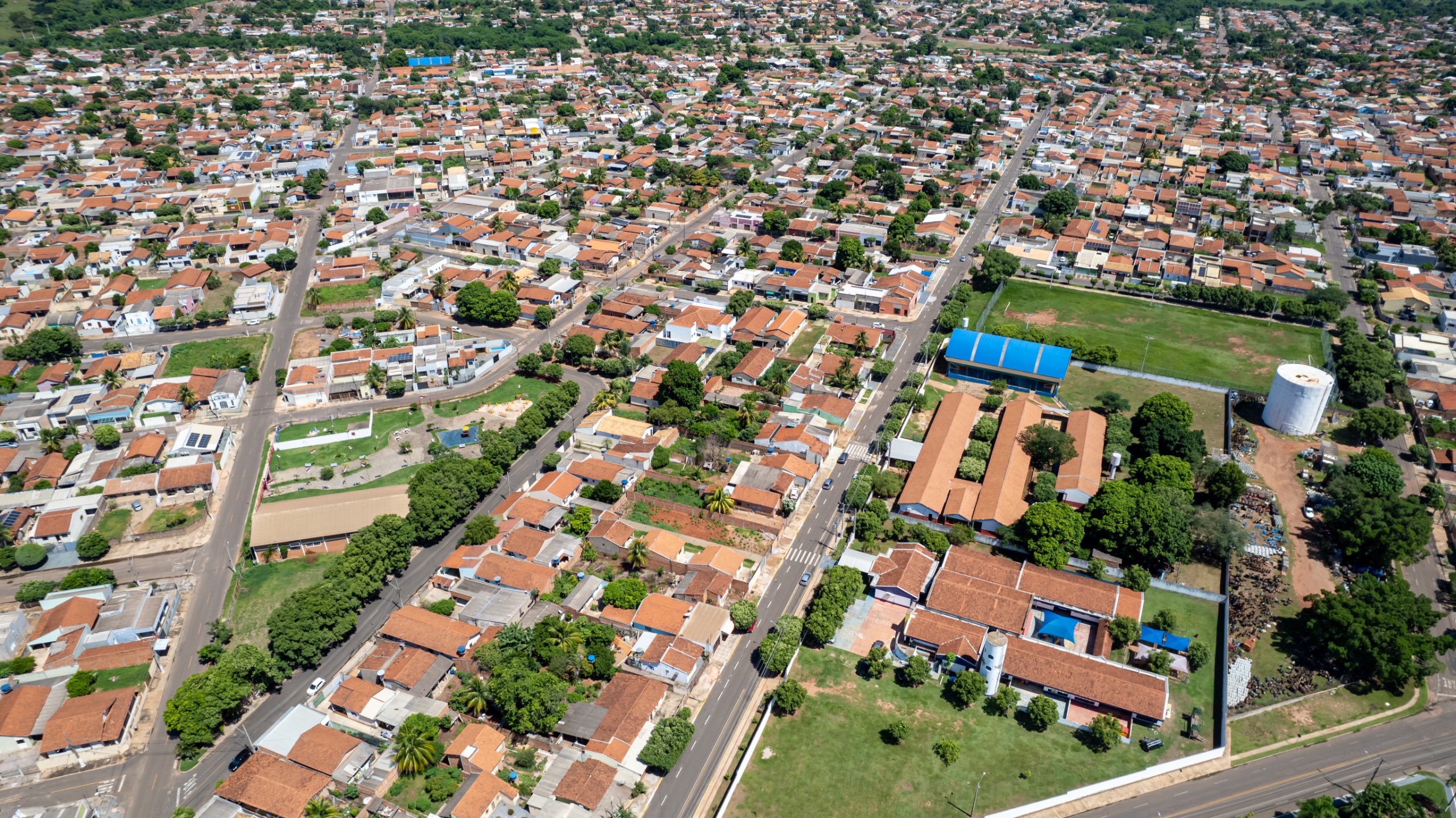 Rondonópolis | Prefeitura inicia serviços de mutirão de limpeza no residencial João de Barro