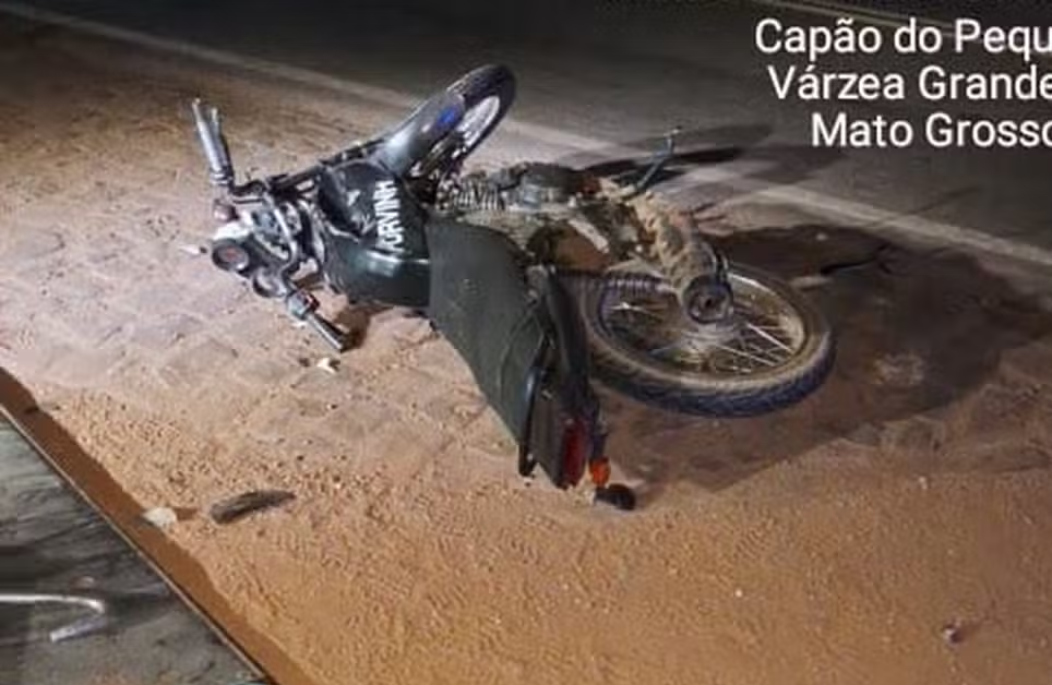 Acidente entre duas motos e carro deixa um morto e um ferido na BR-070