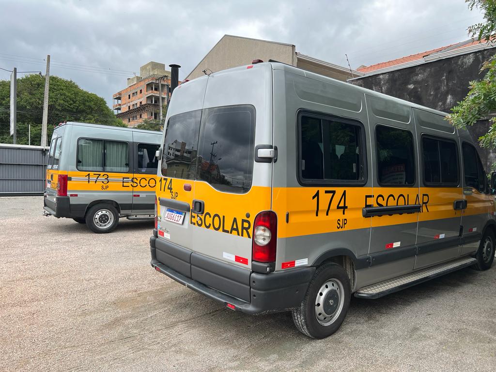 Veículos que fazem o transporte escolar no Brasil precisam comprovar que estão regulares