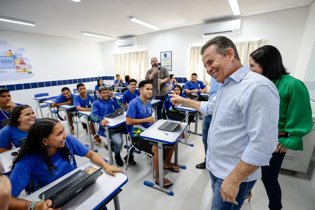 “Estamos melhorando as escolas e o pedagógico para colocar a Educação de MT entre as melhores do país”