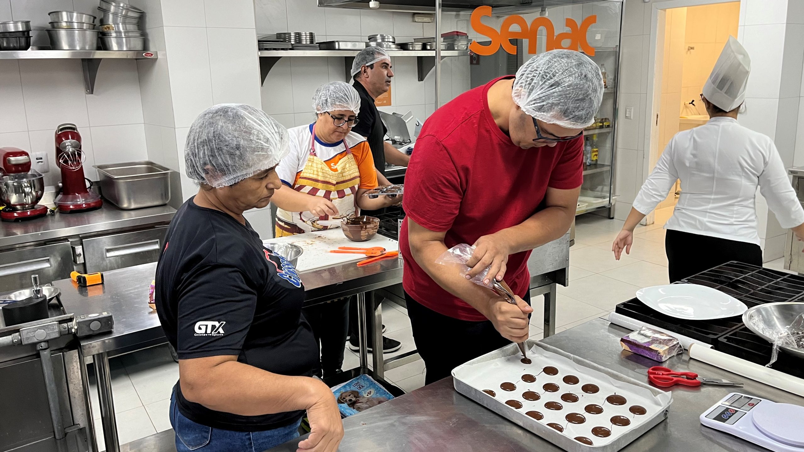 População se prepara para a Páscoa no Senac-MT