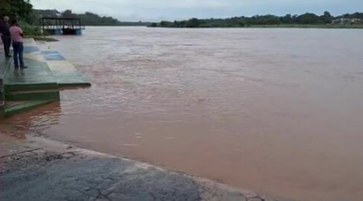 Chuva faz nível do Rio Araguaia subir em 10% e Defesa Civil alerta população de Barra do Garças