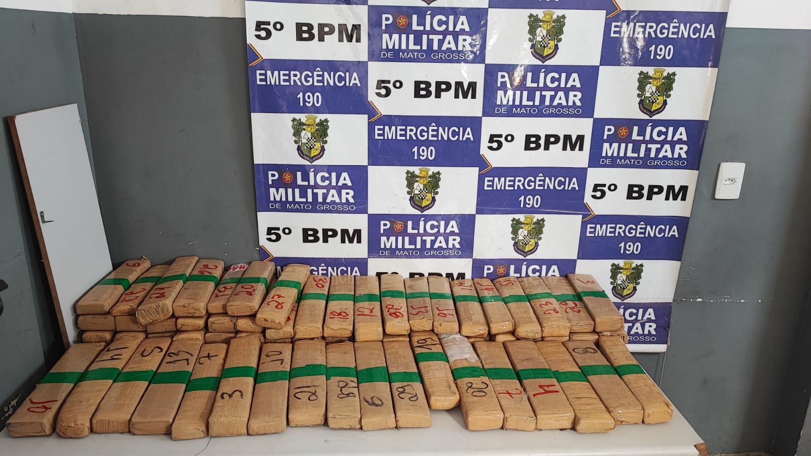 Rondonópolis | Polícia Militar prende homem por tráfico e apreende 63 tabletes de maconha