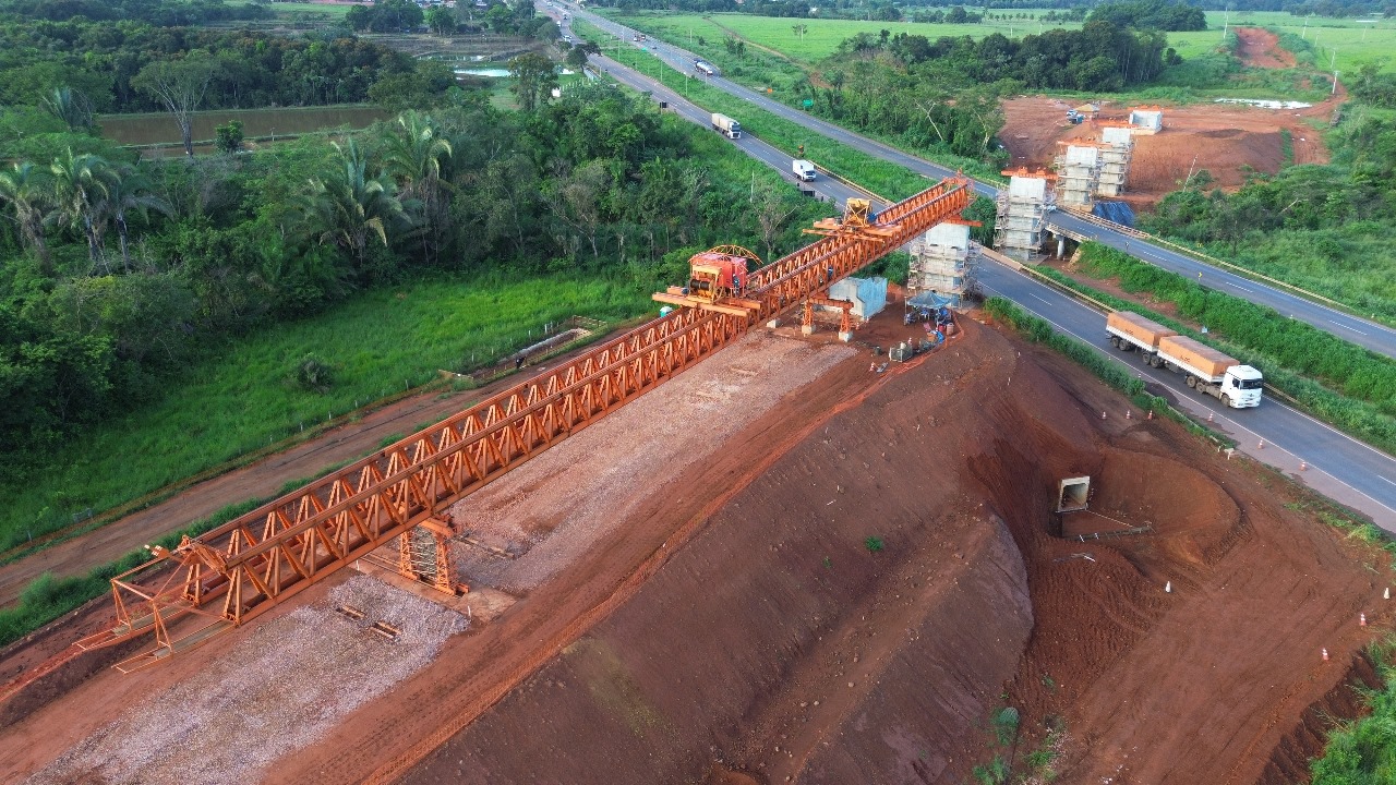 Obras da Ferrovia Estadual avançam na BR-163/364