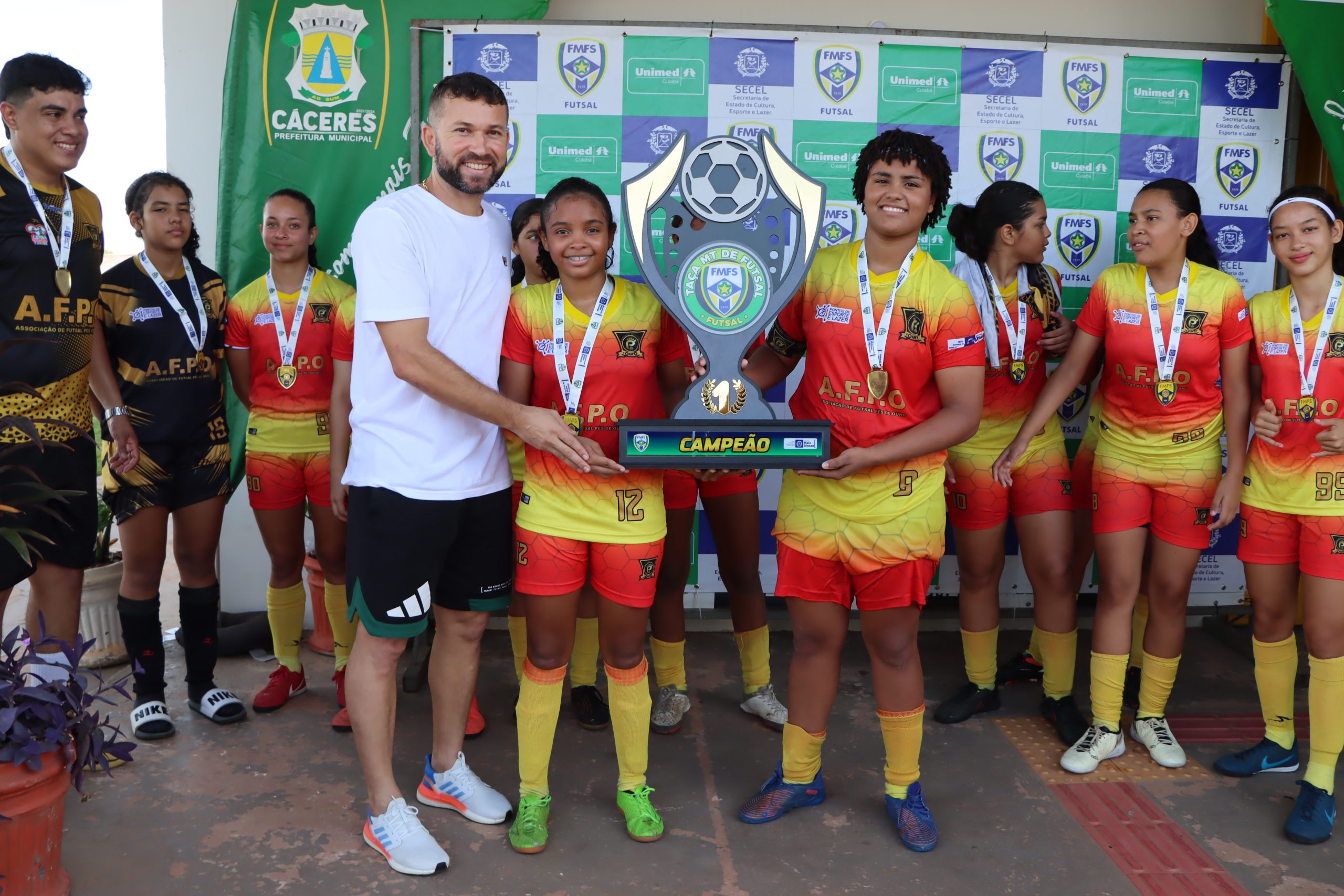Cáceres sedia Taça Mato Grosso de Futsal para categorias de base e prefeitura comemora sucesso do evento