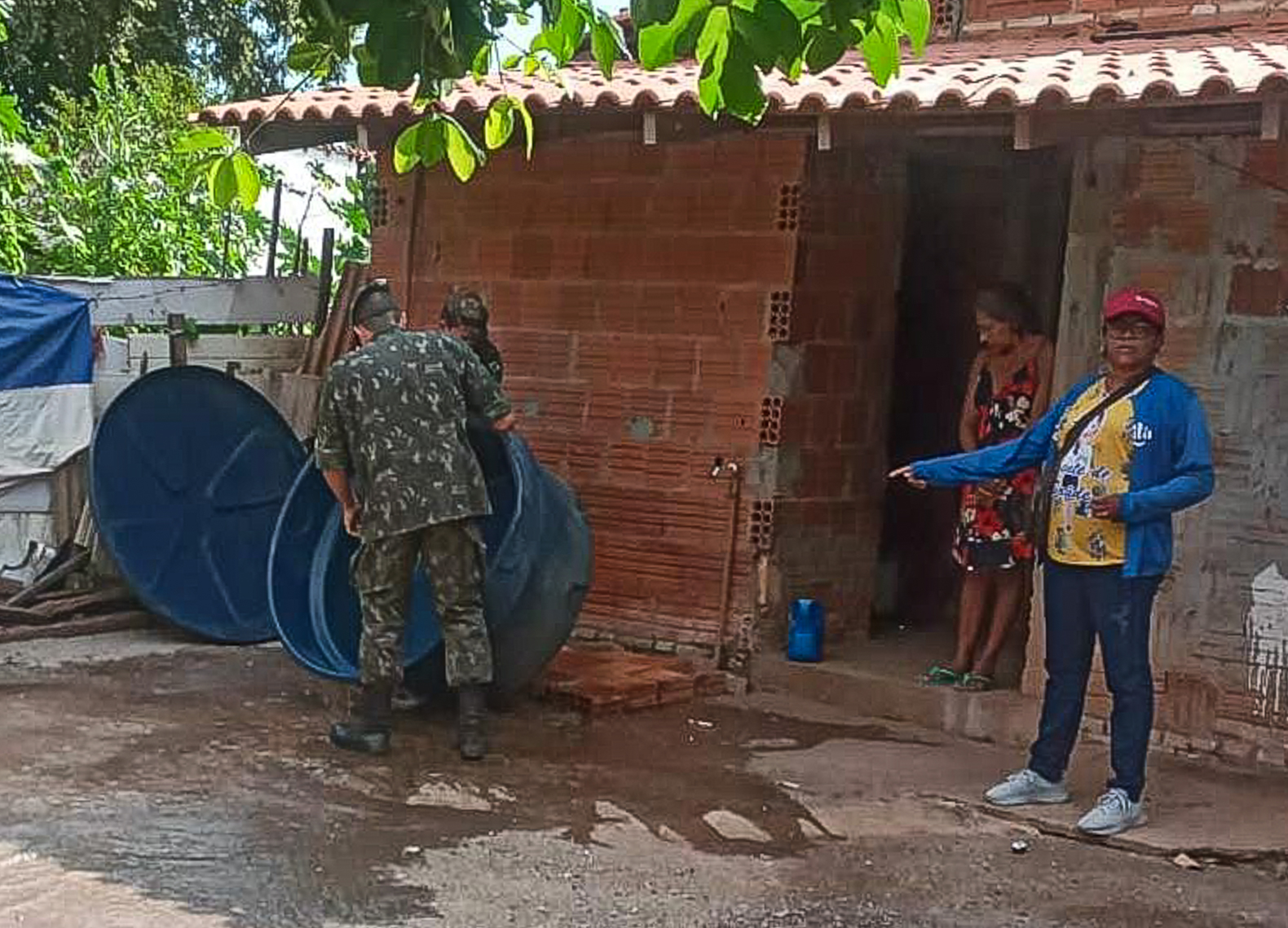 Prefeitura de Cáceres intensifica ações de combate à Dengue com visita e coleta de lixo