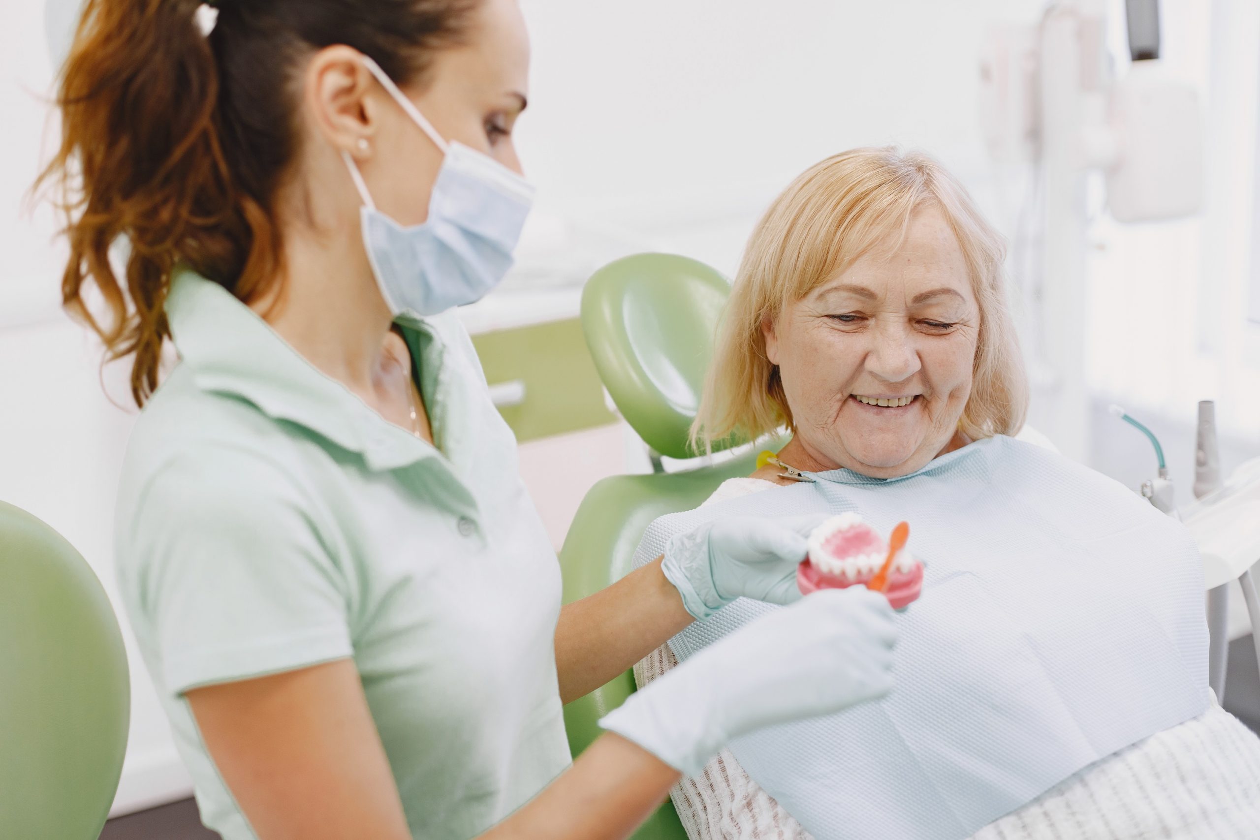 Conheça as seis principais vantagens em colocar um implante dentário