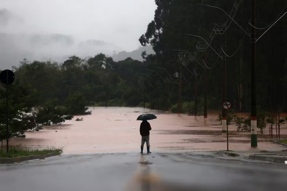 RS volta a ficar em alerta para novos temporais a partir de quarta-feira, e frio pode dificultar resgates