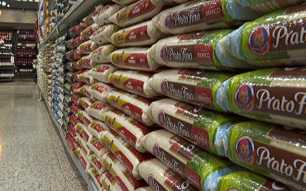 Vai faltar arroz? Especialistas afastam risco, mas comportamento do consumidor pode fazer preço subir