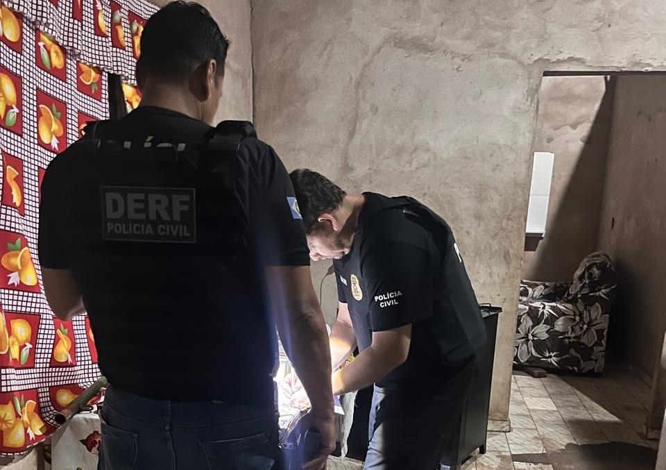 Operação da Polícia Civil cumpre 21 mandados de buscas contra o tráfico doméstico de drogas em Jaciara 