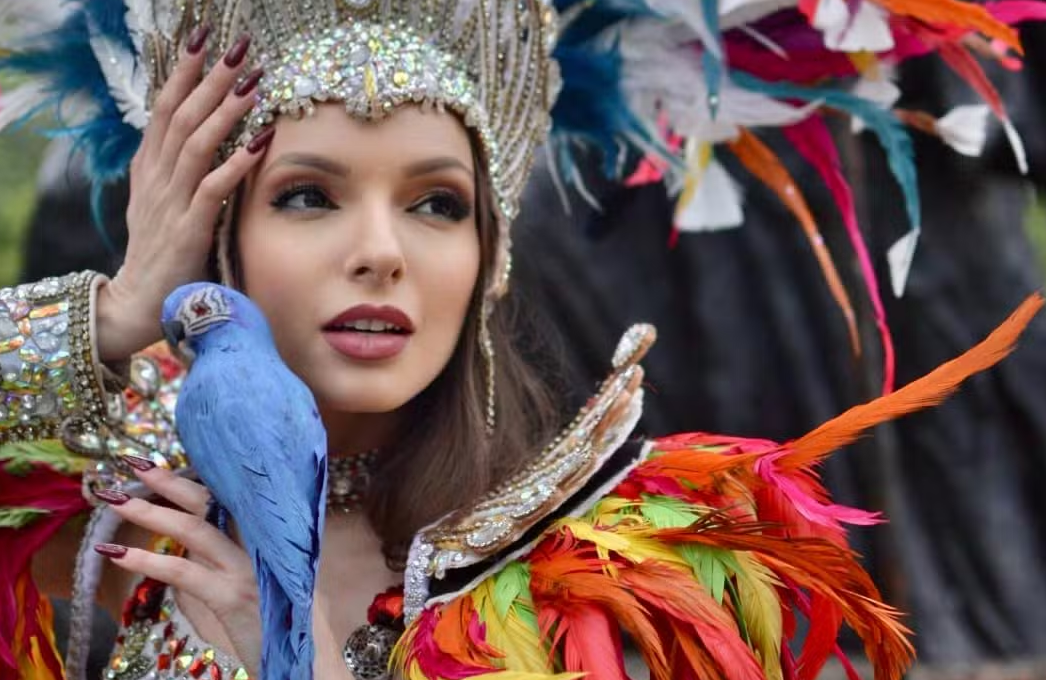 Médica vence concurso mundial de beleza na Índia com dança folclórica de Mato Grosso