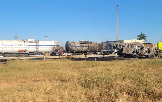 Rondonópolis | Acidente envolvendo duas carretas e um ônibus deixa mortos e feridos na BR-364