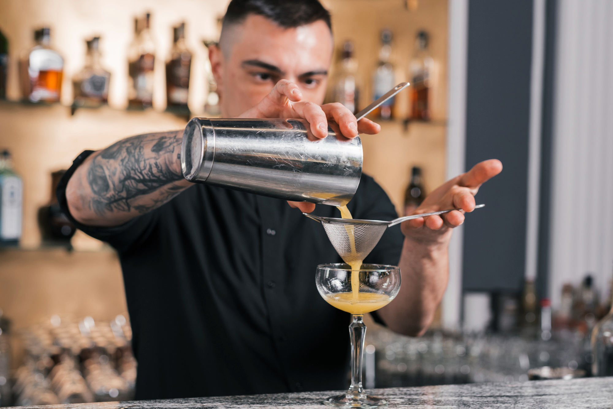 Quer atuar como bartender? Senac oferece curso gratuito em Cuiabá