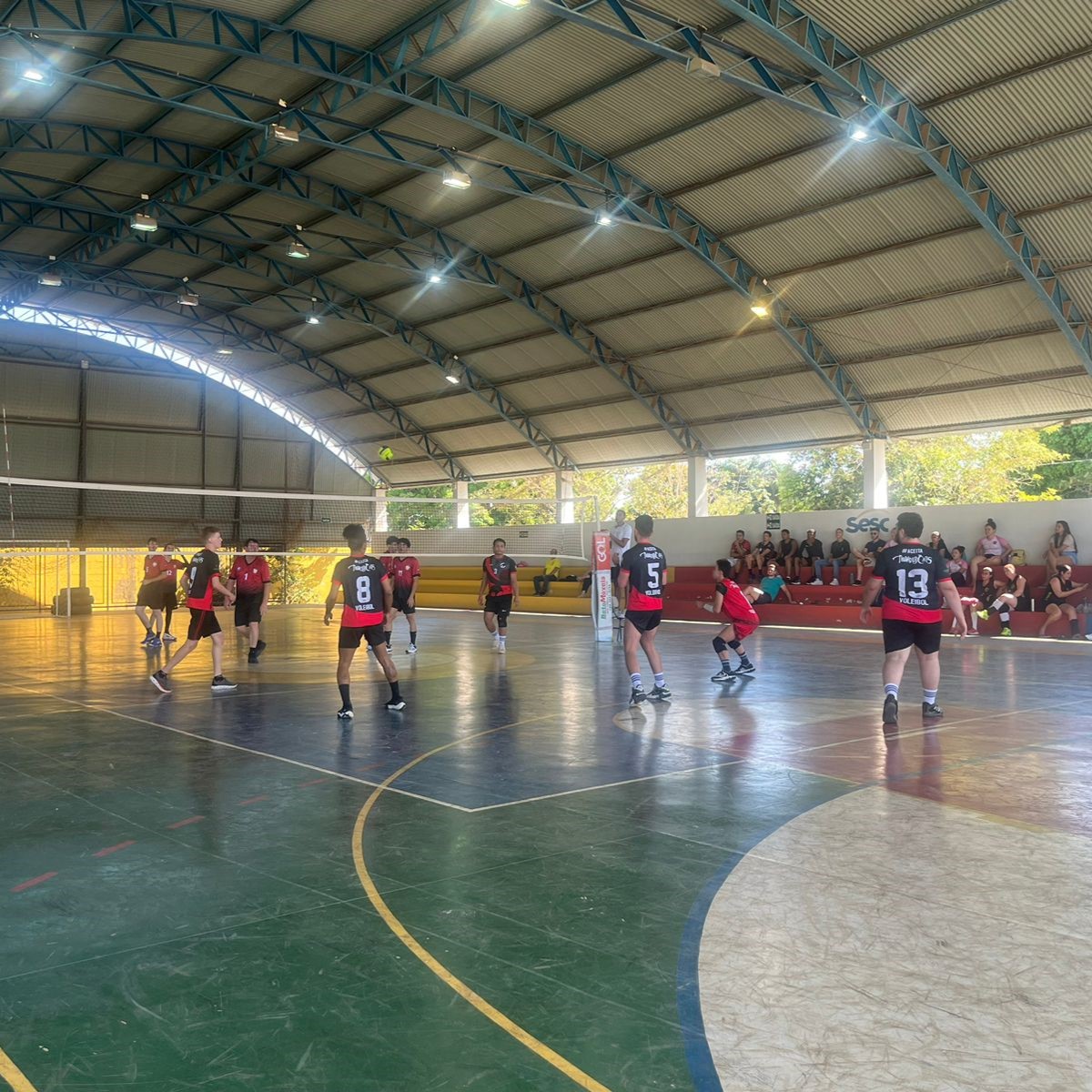 Sesc Arsenal e Cáceres promovem Jogos Sesc de Voleibol e Futsal