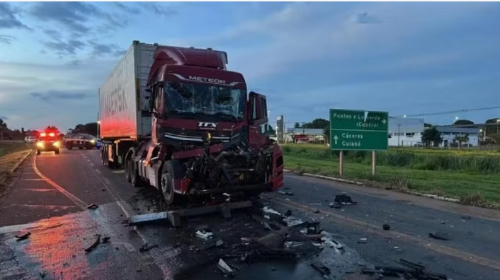 Caminhoneira de GO morre em acidente entre dois veículos na BR-174