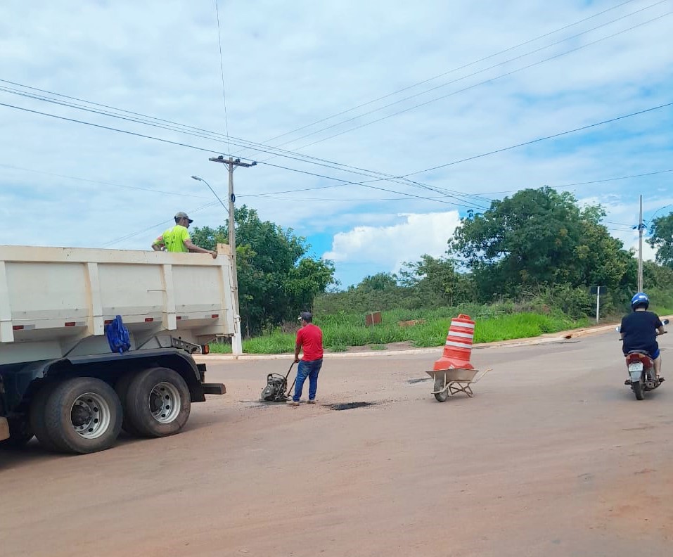 Prefeitura de Pedra Preta inicia força-tarefa para recuperar asfalto danificado pelas chuvas