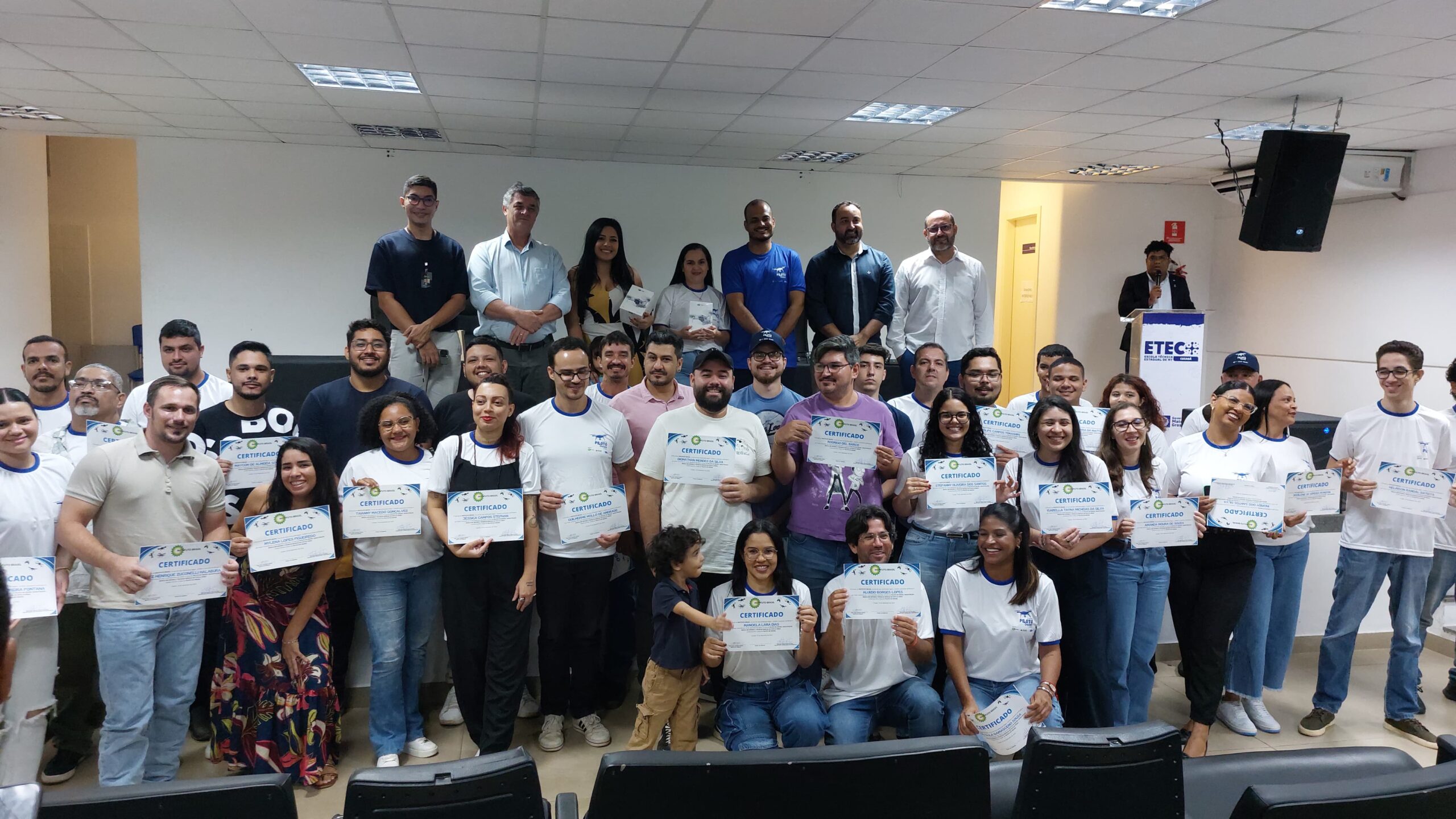 Curso promovido pela Seciteci forma 54 pilotos de drone em Cuiabá