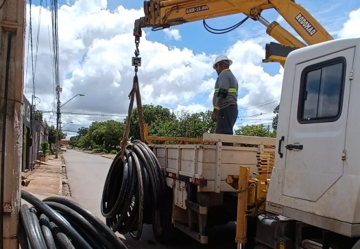 Cuiabá | Funcionários de empresa são presos após serem flagrados com uma tonelada de fios de cobre furtados