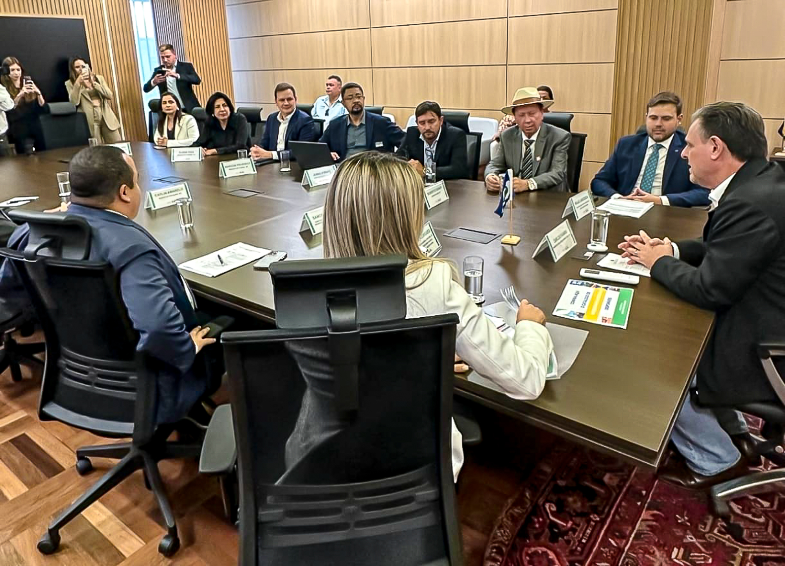 Prefeita Eliene cumpre agenda com o Ministro Carlos Fávaro e gestores de Mato Grosso em Brasília