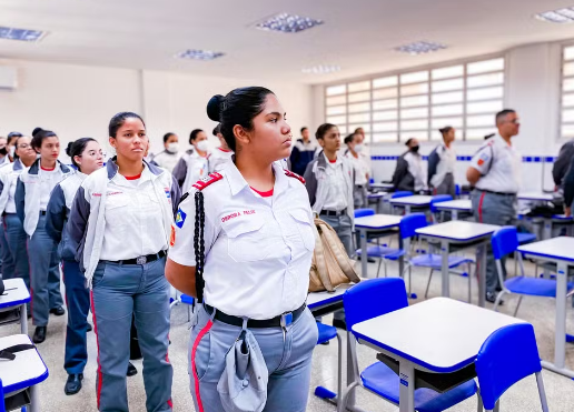 Governo de MT quer transformar 31 escolas em militares e abre consulta pública; veja lista