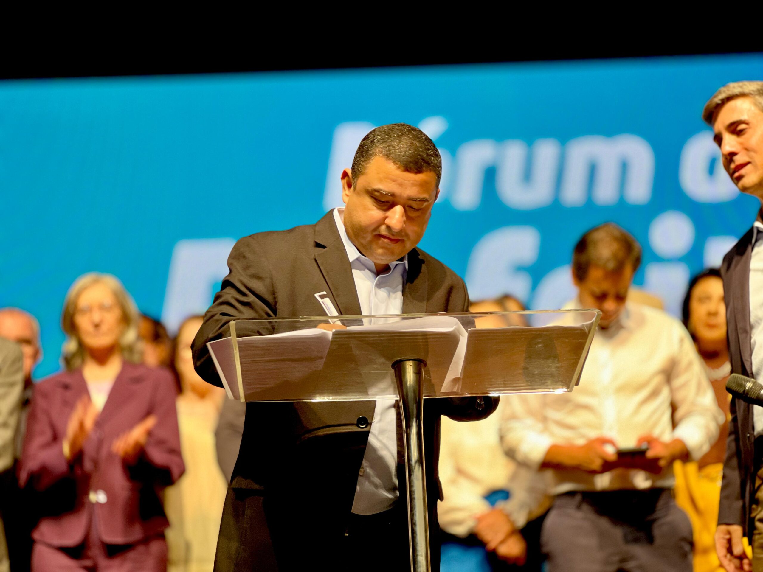 Deputado Adenilson Rocha participa de fórum pela educação e reforça compromisso com ensino de qualidade em Mato Grosso