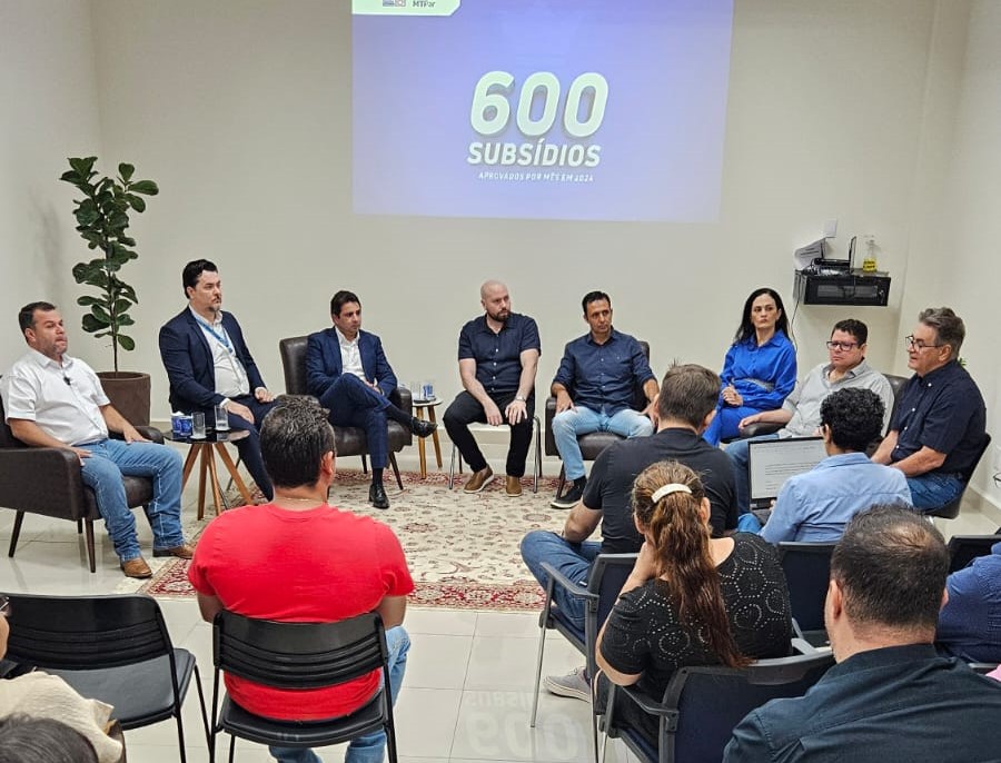 Vereador Anderson Bananeiro participa do Café da Indústria para debater linhas de crédito para habitação em Rondonópolis